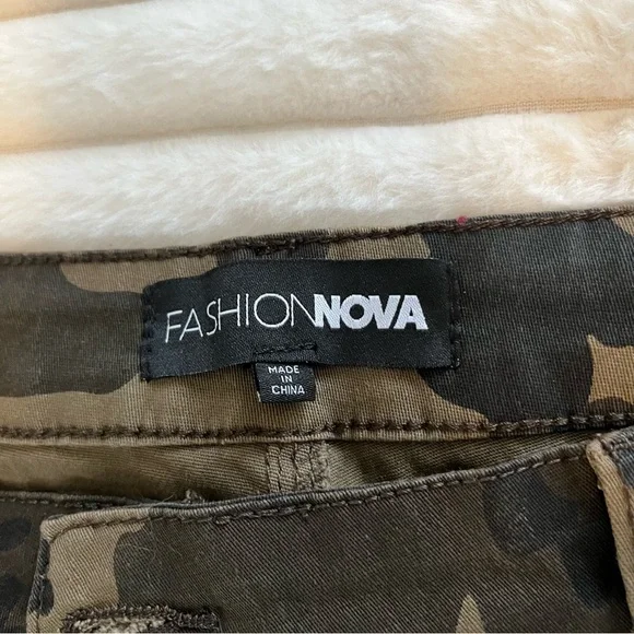 Fashion Nova Brown and green and black Cargo Pants XL - Picture 5 of 8
